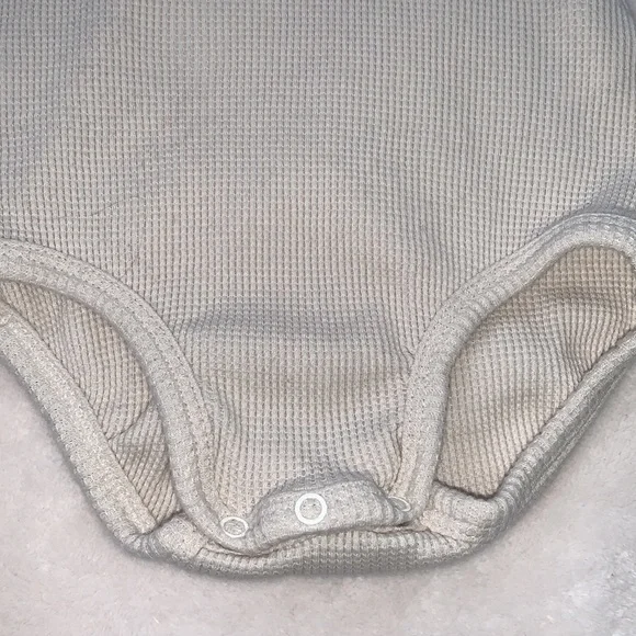 Zara Beige Baby Onesie Bodysuit 6-9M Long sleeves *Flaw - Picture 5 of 11